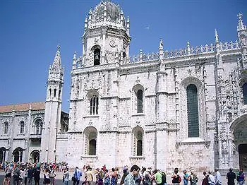 Residencial Camoes Bed and breakfast