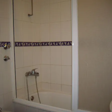 Residencial Camoes Bed and breakfast