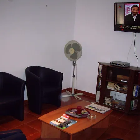 Residencial Camoes Bed and breakfast 2*