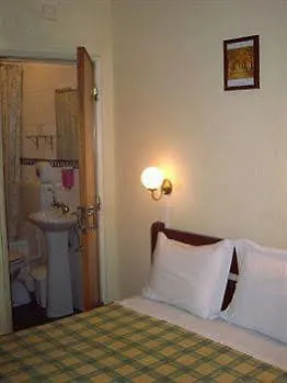 Residencial Camoes Bed and breakfast 2*