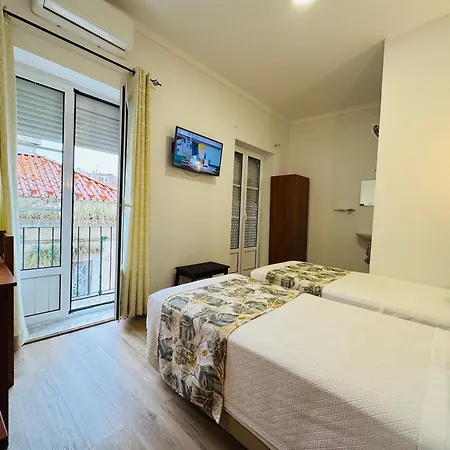 Residencial Camoes فندق مبيت وإفطار 2*