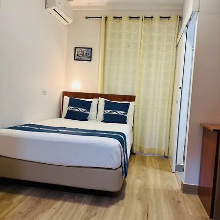 Residencial Camoes فندق مبيت وإفطار 2*