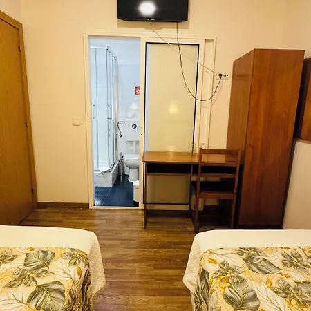 Residencial Camoes فندق مبيت وإفطار 2*