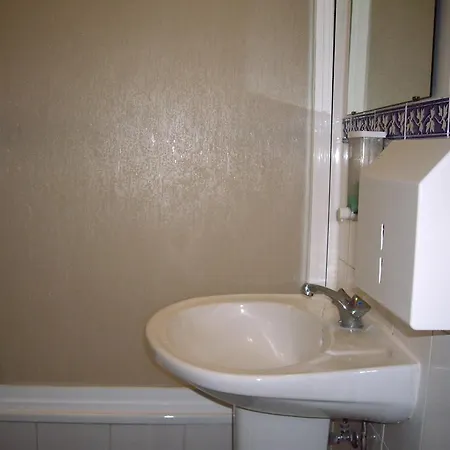 Residencial Camoes Bed & Breakfast Lisbona