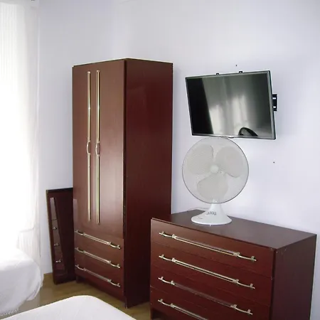 Bed & Breakfast Residencial Camoes 2*