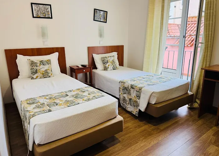Residencial Camoes Bed & Breakfast 2*