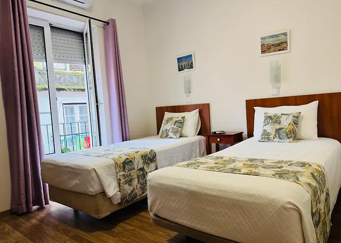 Bed & Breakfast Residencial Camoes 2*