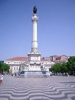 Residencial Camoes Bed & Breakfast 2*