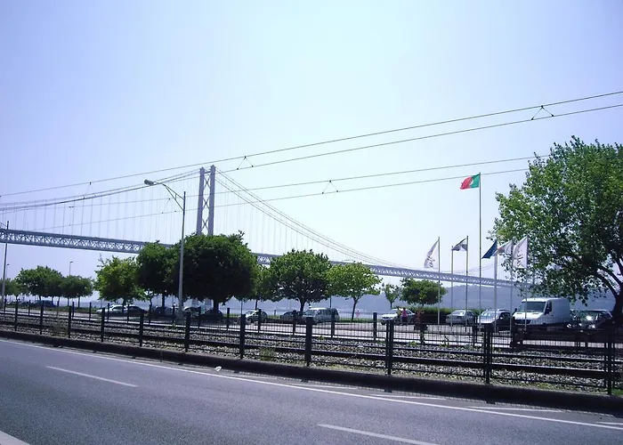 Residencial Camoes 2*