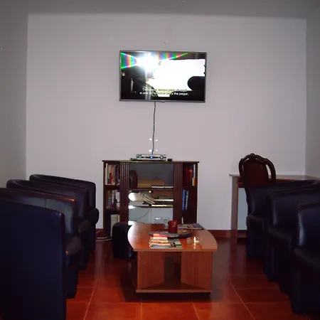 Residencial Camoes فندق مبيت وإفطار