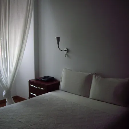 Residencial Camoes فندق مبيت وإفطار