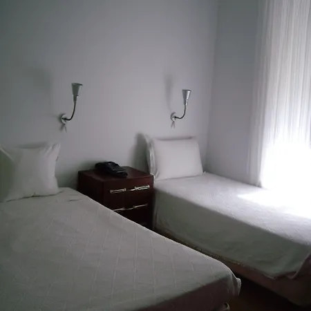 Residencial Camoes فندق مبيت وإفطار