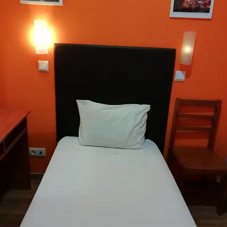 Residencial Camoes فندق مبيت وإفطار