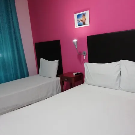Residencial Camoes Panzió 2*