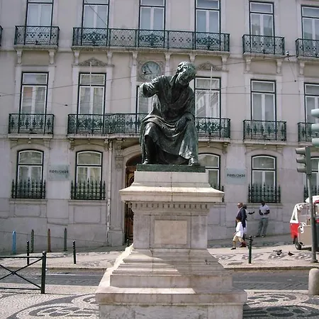 Residencial Camoes فندق مبيت وإفطار 2*