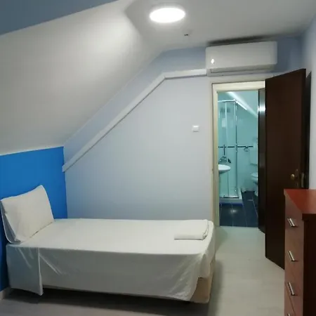 Residencial Camoes فندق مبيت وإفطار 2*